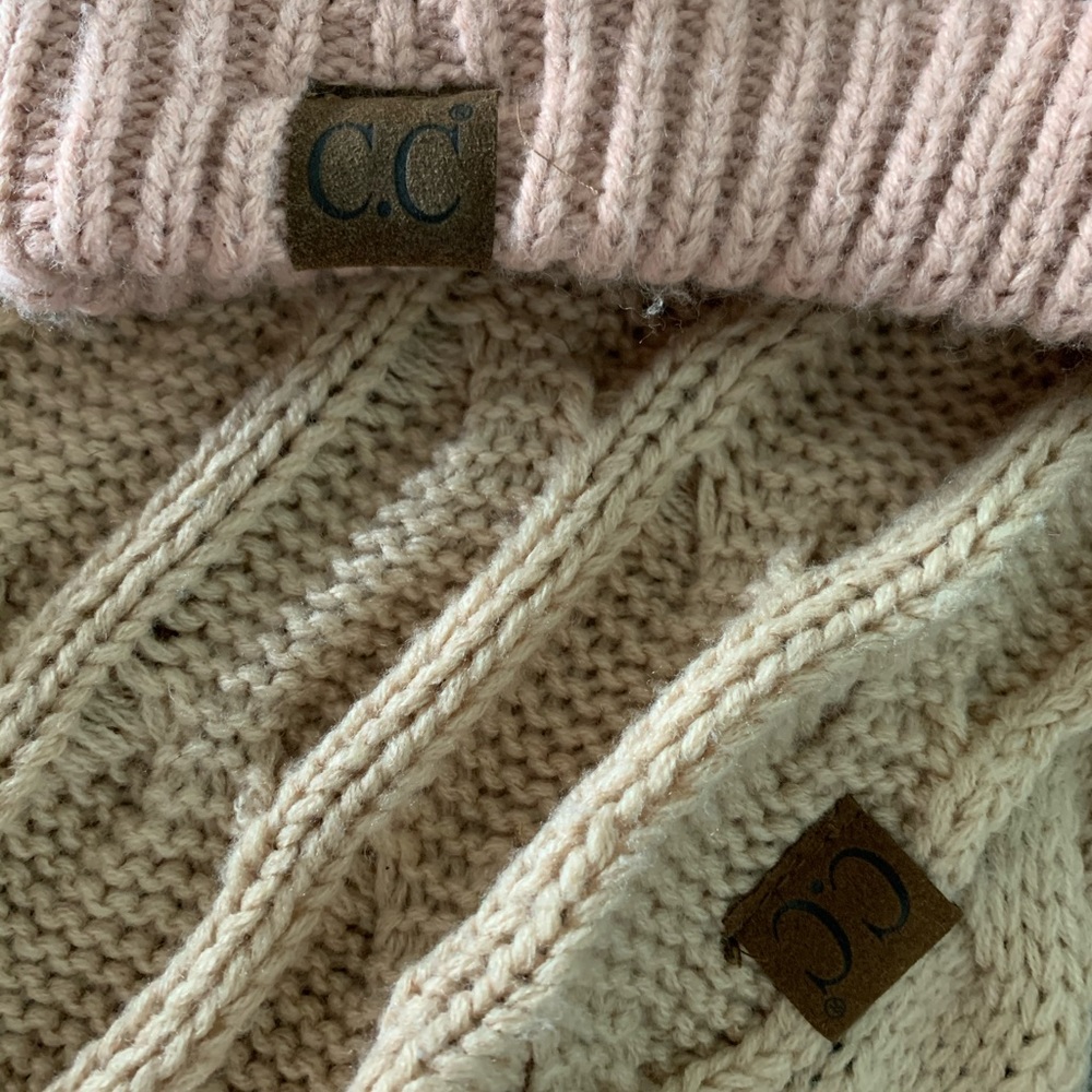 Various scarves - Picture 2 of 8